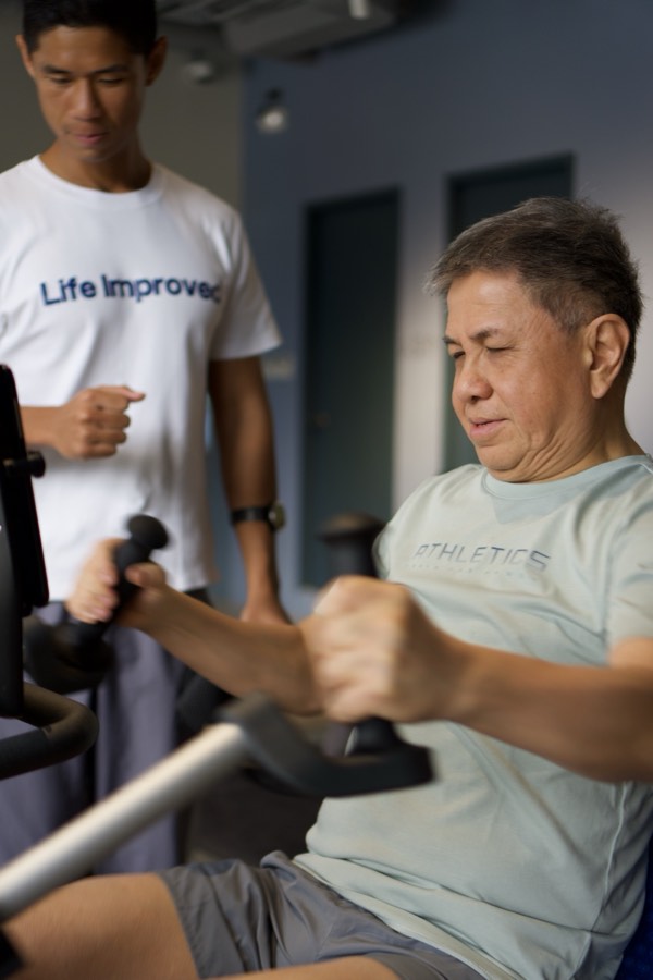 A Longevity Labs coach training with a member