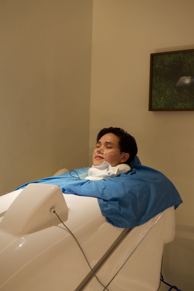 Guest relaxing in the HOCATT chamber