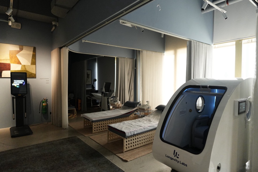 The hyperbaric oxygen chamber